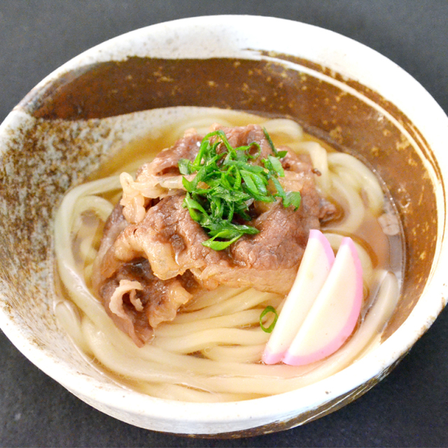 オリーブ牛肉うどん